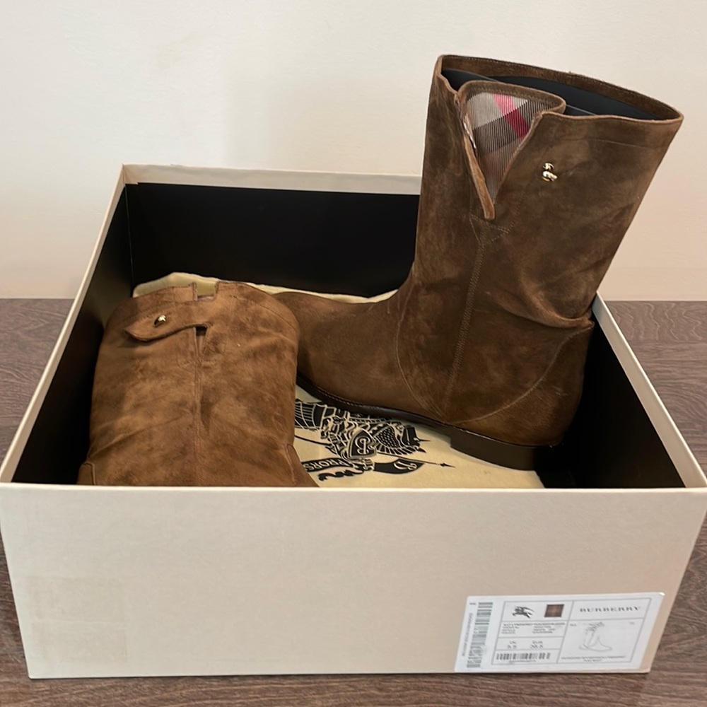 Burberry Housecheck Lyndhurst Flat Boot